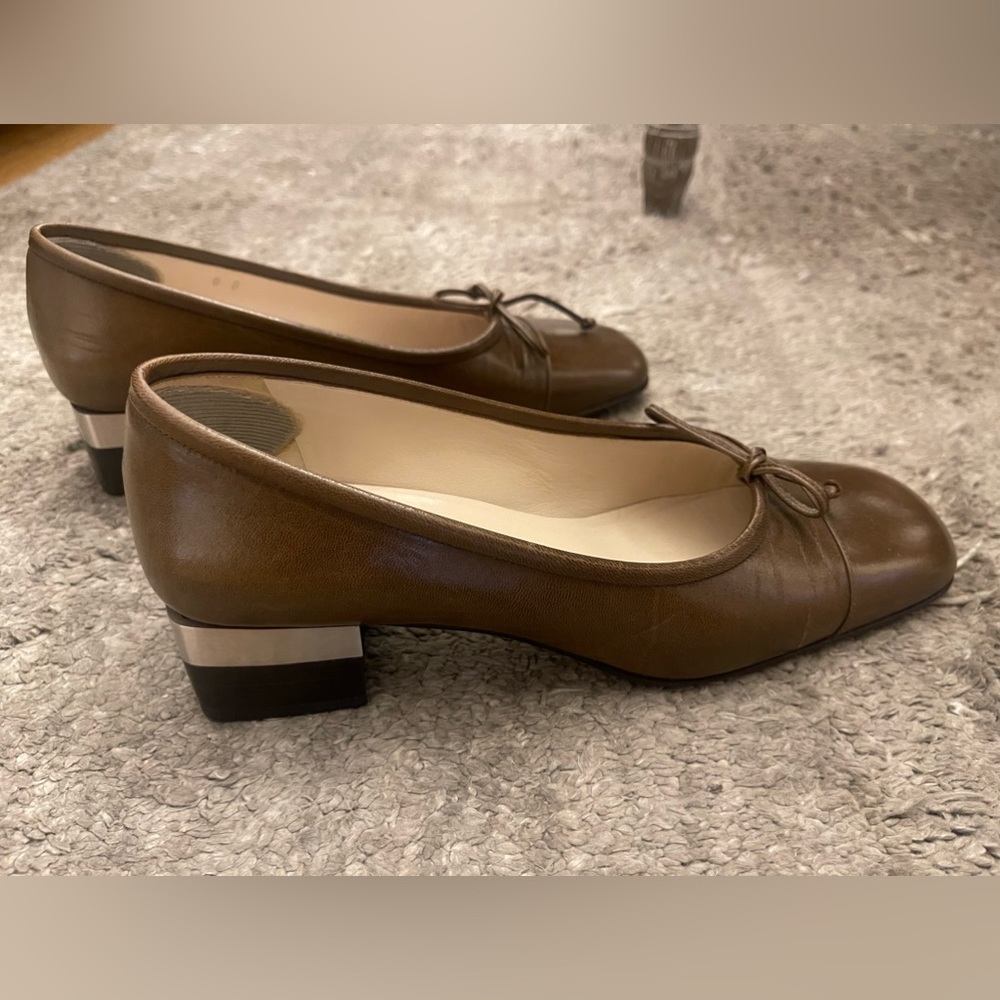 CHANEL classic shoe. heel height is approx 1 1/2 inches. Taupe color. Size 38